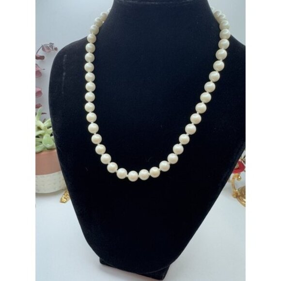 White Faux Pearl Necklace Knotted 18” Strand Peck & Peck Bridal NWT - Picture 3 of 10